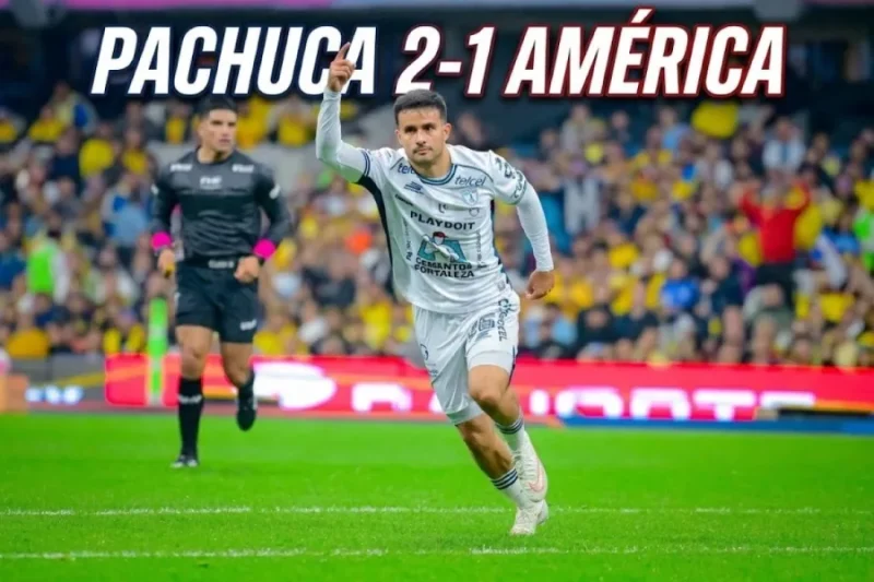 Alan Bautista celebra uno de los goles de Pachuca ante América