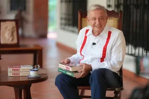 Andrés Manuel López Obrador presenta su libro Pueblo