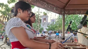 Marimbistas participan en el festival internacional celebrado en Chiapas