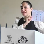 Luisa González durante la segunda vuelta electoral en Ecuador