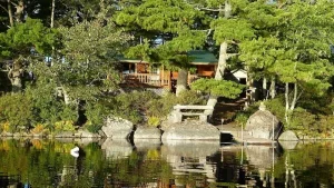 Isla privada con cabaña de madera puesta a la venta en Canadá