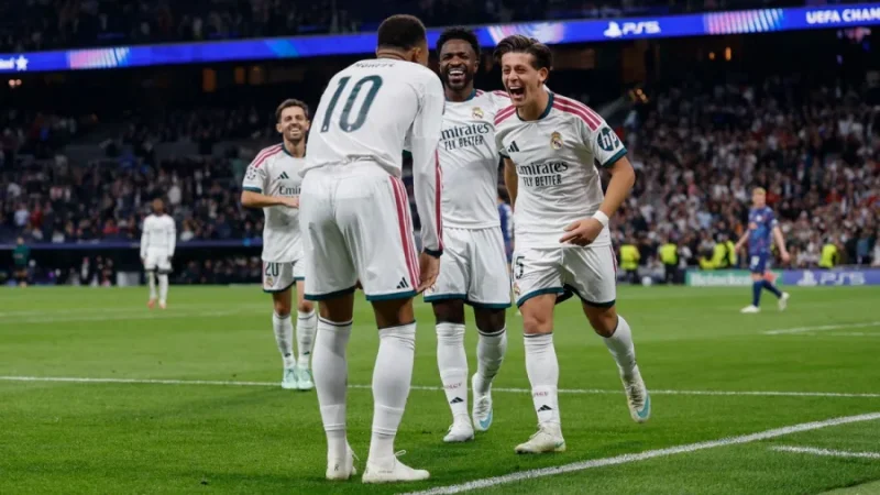 Jugadores del Real Madrid celebran ante el Leipzig en Champions