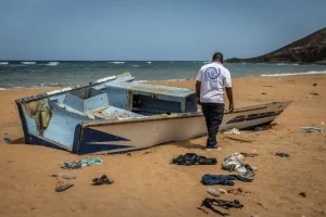 Operativo de la OIM en una playa de Yibuti
