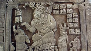 Panel de piedra maya en Cancuen Guatemala