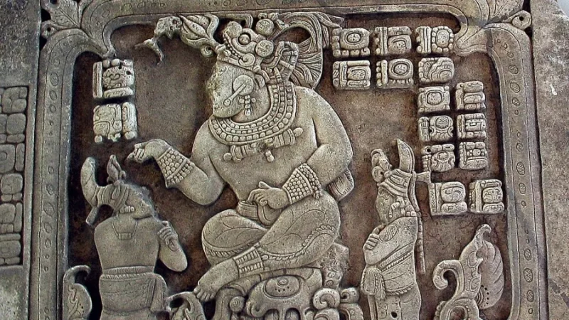 Panel de piedra maya en Cancuen Guatemala