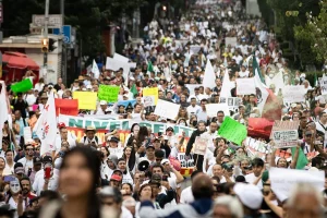 Trabajadores del IMSS durante las movilizaciones en Ciudad de México